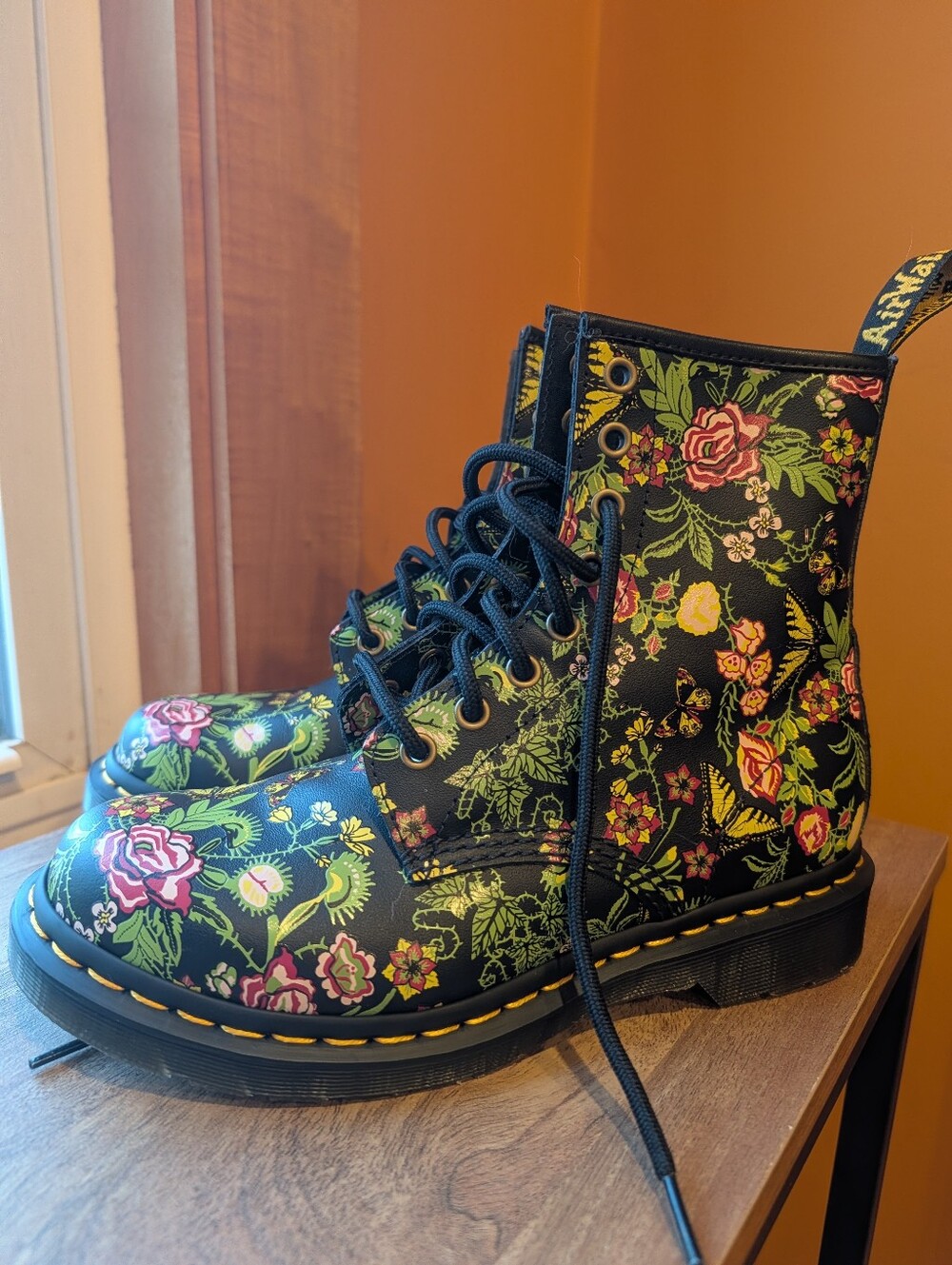 Dr. Martens 1460 Women's Floral Bloom Venus Fly Trap Lace Up Boot NWOT Sz 7